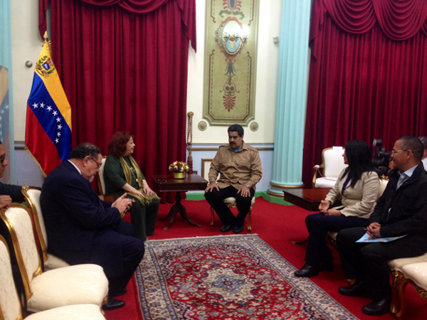 Presidente Maduro se reúne con la cantante brasileña Beth Carvalho en Miraflores