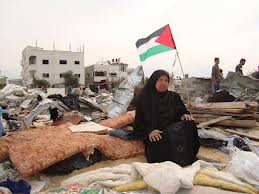 La bandera de Palestina se yergue en medio del dolor