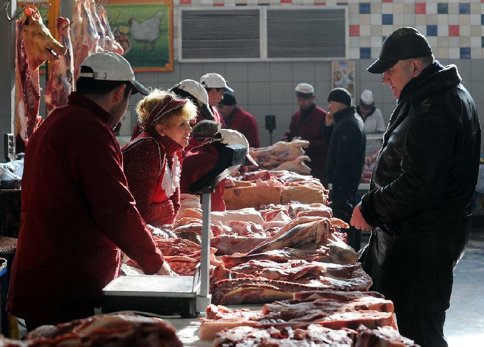Puesto de carne de cerdo en un mercado de Moscú