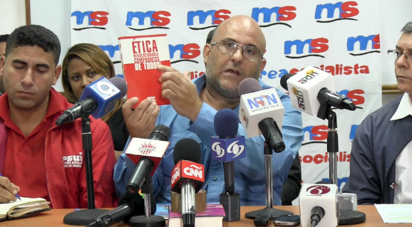 Norberto Nunes, vocero de la Fundación Socialismo del Siglo XXI anuncia su adhesión en la rueda de prensa de Marea Socialista del 22 de octubre de 2014