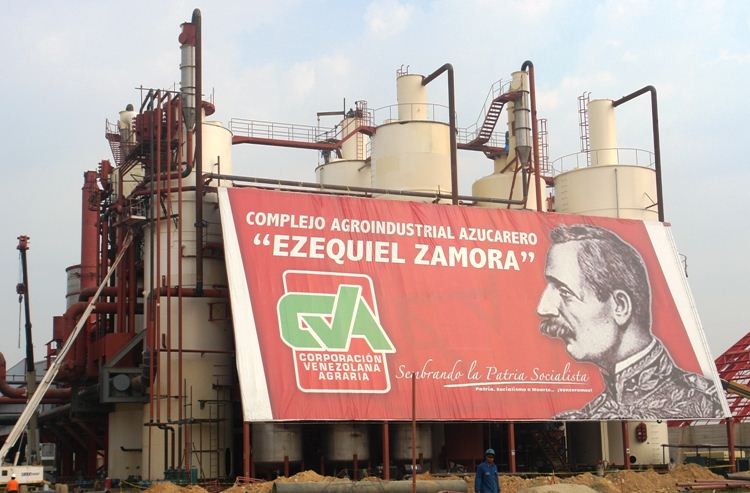 Trabajadores del central azucareroi Ezequiel Zamora
