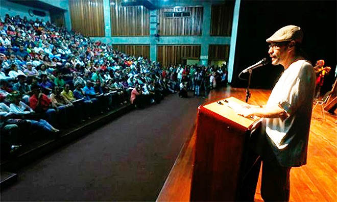 Fernando Berroterán director del Gabinete Cultural de Caracas se dirige a los asistentes del III Congreso Nacional de Cultura.