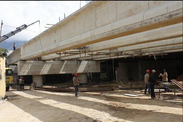 El puente, que se construye paralelo al actual, es una de las 14 soluciones viales contempladas por el Gobierno