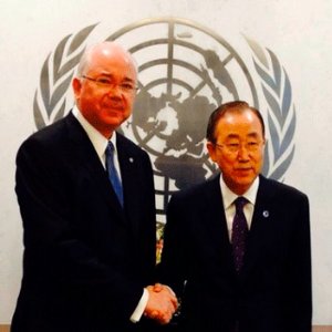 Ministro Rafael Ramírez hizo entrega de la donación al Secretario General de la ONU, Ban Ki Moon