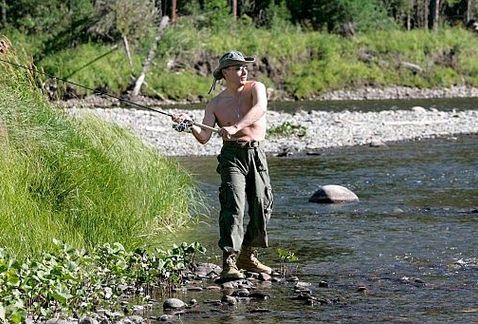 Putin, pescando en el río Yenisei, en Siberia, durante unas vacaciones
