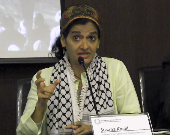 Susana Khalil durante su presentación en el foro: Kobane resiste el terrorismo internacional, en solidaridad con el pueblo Kurdo