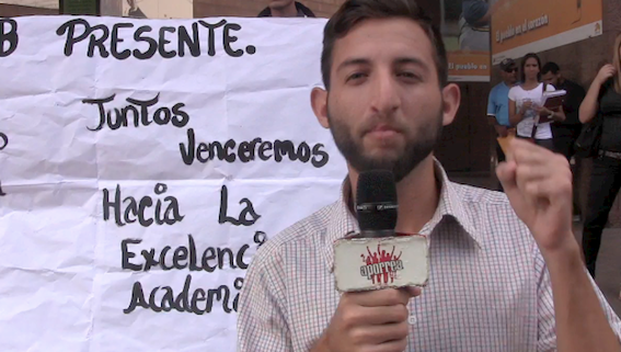 Daniel Navarro, representante de la sede de Bobure en la protesta de los estudiantes de la Universidad Rafael María Baralt en Caracas, declara para Aporrea.