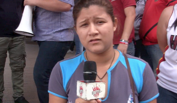 Maricruz Carolina Andara Andara de Bobure dijo : ``Estamos cansados de que no nos atiendan…vamos a seguir luchando, no nos vamos a detener hasta que logremos un resultado positivo´´, durante la protesta de los estudiantes de la Universidad Rafael María Baralt en Caracas