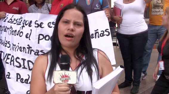 Por su parte Wanda López de la sede de Cabimas dijo: ``Nosotros estamos aquí para reclamar el derecho de nosotros por el bienestar estudiantil´´, durante la protesta de los estudiantes de la Universidad Rafael María Baralt, en Caracas