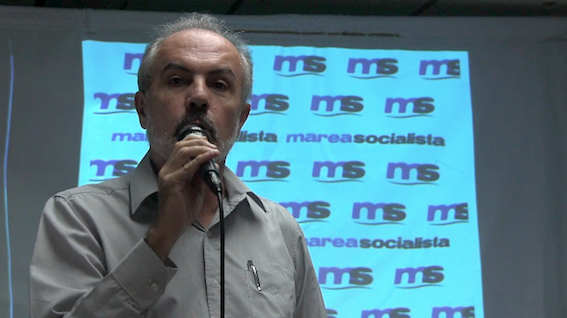El profesor universitario, investigador y activista revolucionario Roberto López, durante su ponencia en el Seminario Nacional de Marea Socialista