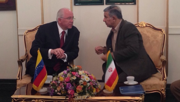 El canciller venezolano sostiene una reunión con el Ministro de Petróleo de Irán Namdar Bijan Zanganeh