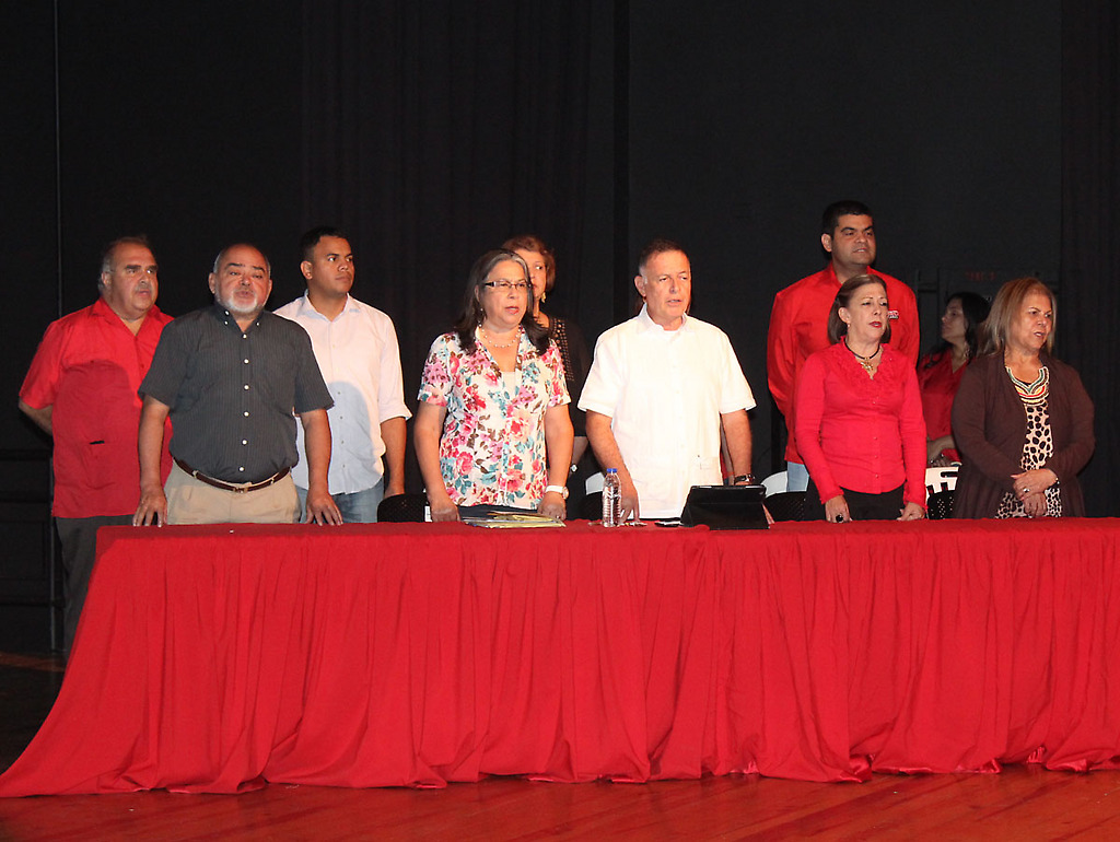 El Vicepresidente del PSUV y Gobernador del Zulia, Francisco Arias Cárdenas con otros dirigentes del partido