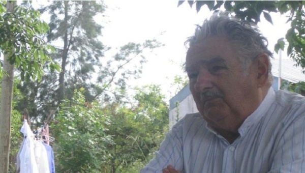 El mandatario uruguayo calificó de terrible el caso Ayotzinapa.