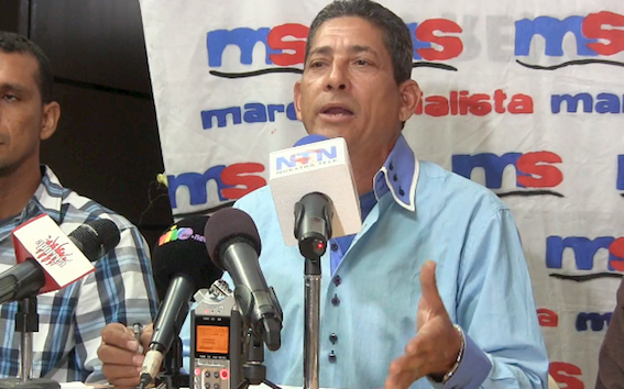 José Ibrahin Esté, del Frente Nacional Bolivariano Chávez Vive, en la rueda de prensa de Marea Socialista, anunció la adhesión de esa organización nacional a la corriente