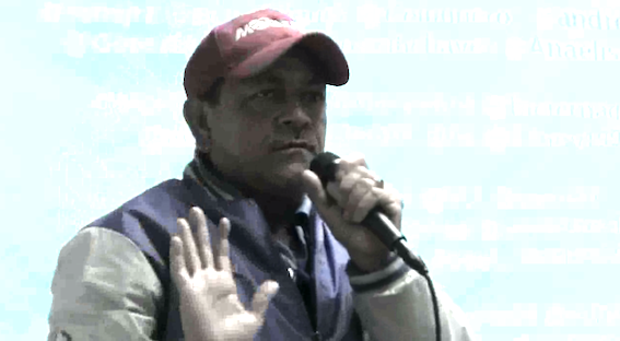 Eduardo Cuenca del Frente Nacional Hugo Chávez durante su intervención en el Seminario Nacional de Marea Socialista
