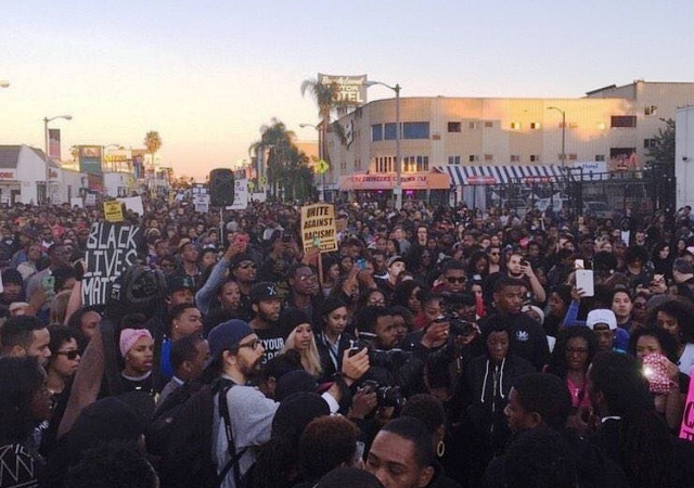 Miles marcharon contra la brutalidad policial en LA.
