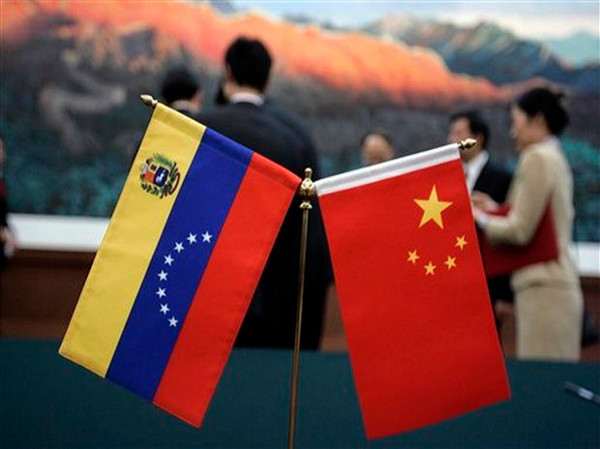 Banderas de Venezuela y China