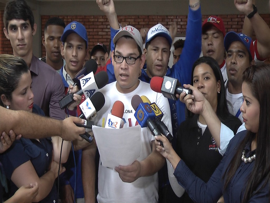 Estudiantes de Anzoátegui respaldan política de Nicolás Maduro