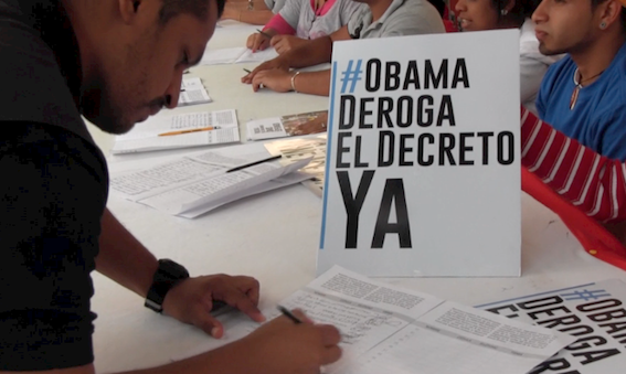 La gente firmando y firmando, Obama deroga el decreto ya.Venezuela No Es Una Amenaza, SOMOS ESPERANZA