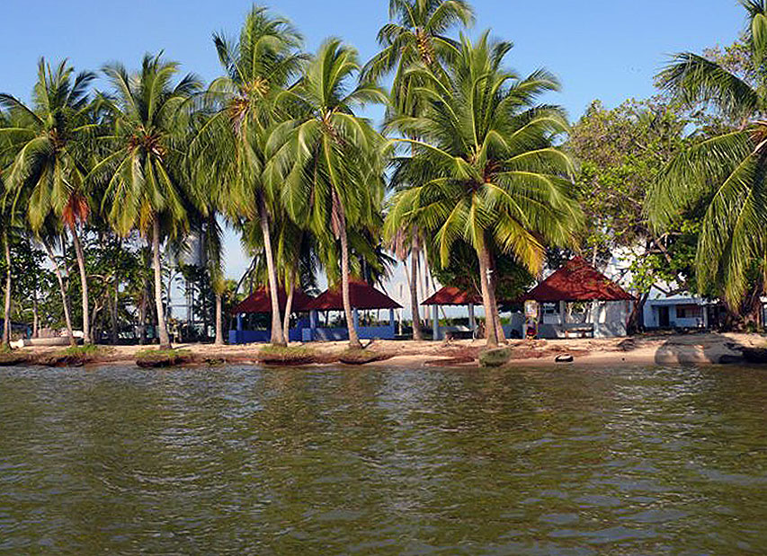 El recuperado Balneario de Palmarito a orillas del Lago de Maracaibo