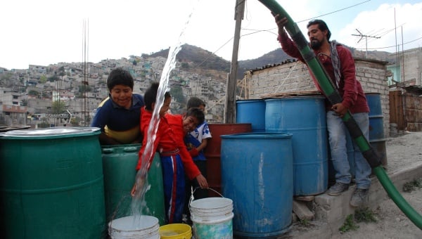 Limitarán el auso del agua a los pobres en México