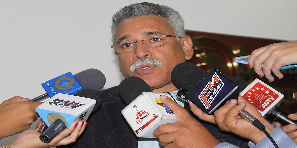 El presidente del Parlatino Capítulo Venezuela, Ángel Rodríguez