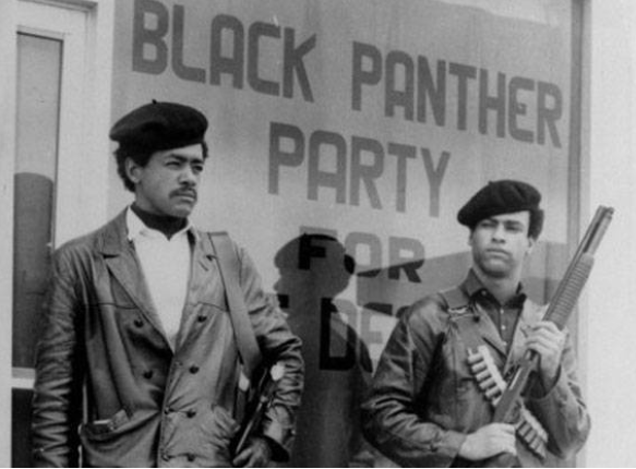 Los Panteras Negra o Black Panthers, resurgen para defender los derechos de los afro-estadounidenses.