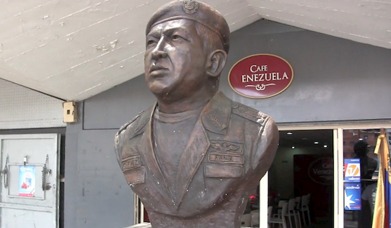 El busto de Chávez nos observa en el bulevar Simón Bolívar de La Cañada del 23 de Enero
