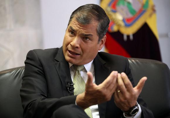 Técnicas de desgaste denuncia presidente Correa