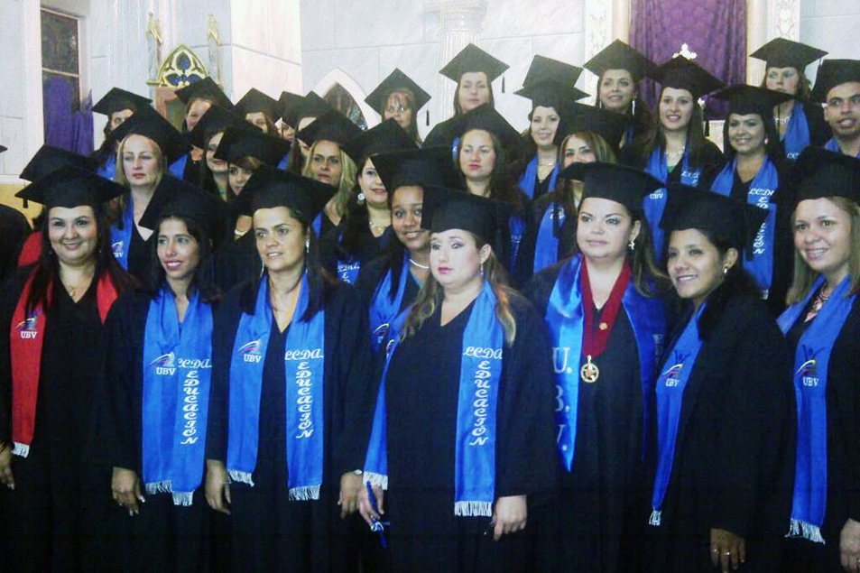 35 nuevos profesionales, que les acreditarán como Abogados y Licenciados en Educación egresan de la Universidad Bolivariana en el municipio Zea