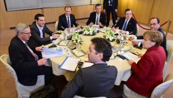 Tras tres horas de negociaciones, Grecia acordó con los acreedores presentar una nueva lista de reformas