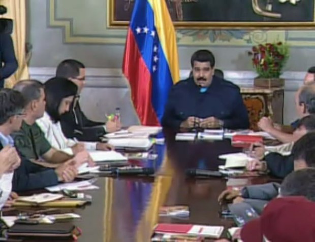 “He recibido llamadas de varios gobiernos y están pendientes varias conversaciones mañana (martes), del mundo y América Latina", informó Maduro