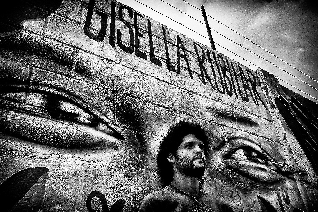 Mural dedicado a la memoria de la camarada Gisela Rubilar victima del terrorismo de la derecha, del cual fuimos testigos por mas de tres meses.
