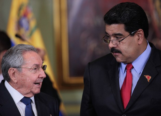 “Es imposible ni comprar, ni seducir a Cuba ni intimidar a Venezuela”, manifestó. La Revolución Cubana y la Revolución Bolivariana no tienen marcha atrás, hemos venido aquí a cerrar filas".
