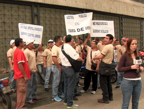 Los trabajadores de Café Fama de América se concentraron frente a las oficinas administrativas pidiendo la destitución de la Junta Administradora