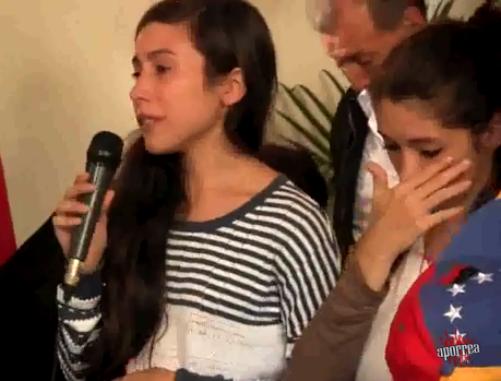 ``El que no cree en La Revolución, que se vaya´´, dijo Magdalena Del Río en la entrega de la Orden del Libertador a Paul Del Río en el cuartel San Carlos (video 1-4)