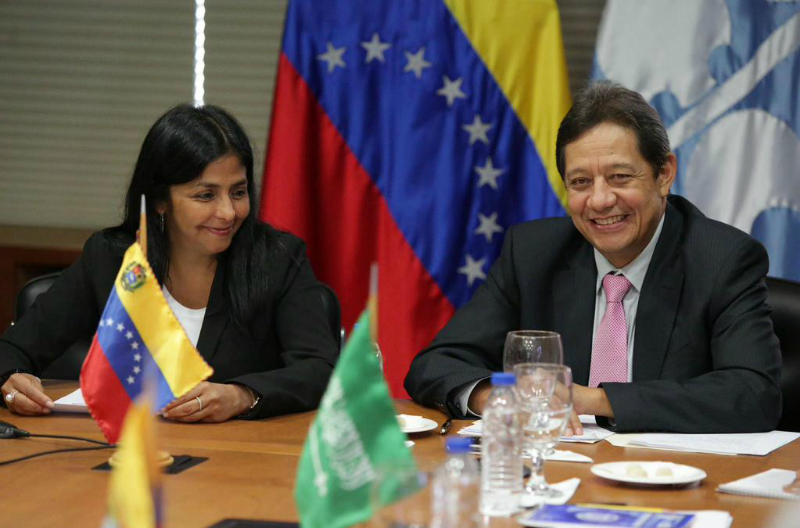 El Ministro del Poder Popular de Petróleo y Minería, Asdrúbal Chávez y la canciller de la República, Delcy Rodríguez.