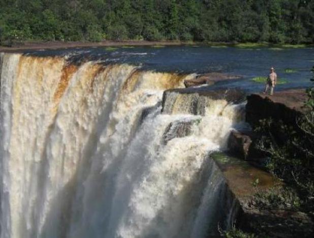 Cataratas kaieteur del Esequibo venezolano.