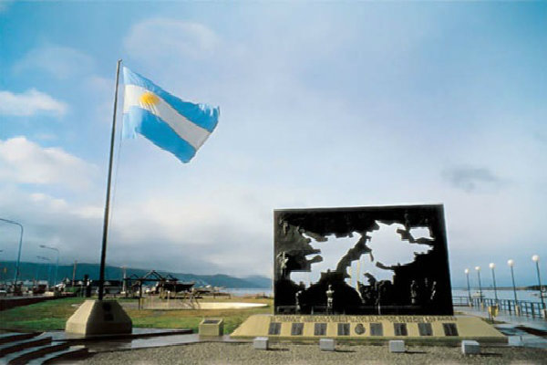 Argentina denunciará a Reino Unido por violar la ley de hidrocarburos y las resoluciones de las Naciones Unidas sobre la Cuestión de las Islas Malvinas.
