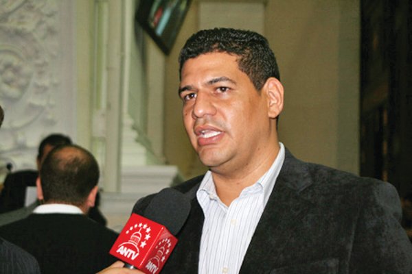 Tito Oviedo, presidente de la Comisión de Administración y Servicios de la Asamblea Nacional.