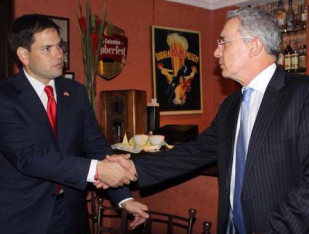 Senador ultraderechista Marco Rubio y el colombiano Álvaro Uribe Vélez