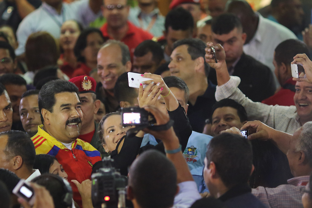 El presidente Maduro junto a los trabajadores de CANTV.