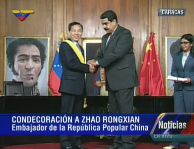 Presidente Maduro condecora al al embajador de la República Popular China, Zhao Rongxian