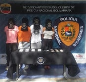 Entre los detenidos, cuatro adolescentes, entre ellos una mujer con ocho envoltorios de presunta cocaína (812 gramos), 600 bolívares en efectivo, una balanza digital y un bolso negro