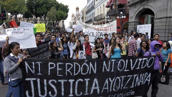 Mexicanos demandan justicia a 9 meses del caso Ayotzinapa