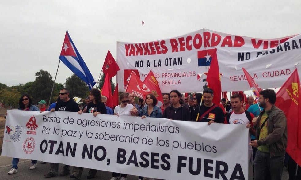 Los manifestantes denunciaron la modificación del acuerdo bilateral que hará permanente la ubicación de marines norteamericanos en Morón de la Frontera, también en Andalucía.