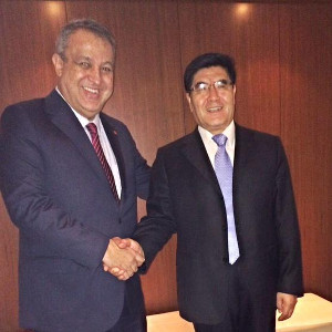 Eulogio Del Pino, se reunió este viernes con el presidente de la empresa petrolera china Sinopec, Wang Tianpuen, en San Petesburgo, Rusia.