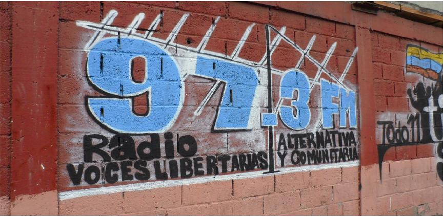 Mural en Radio Voces Libertarias, 97.3 FM