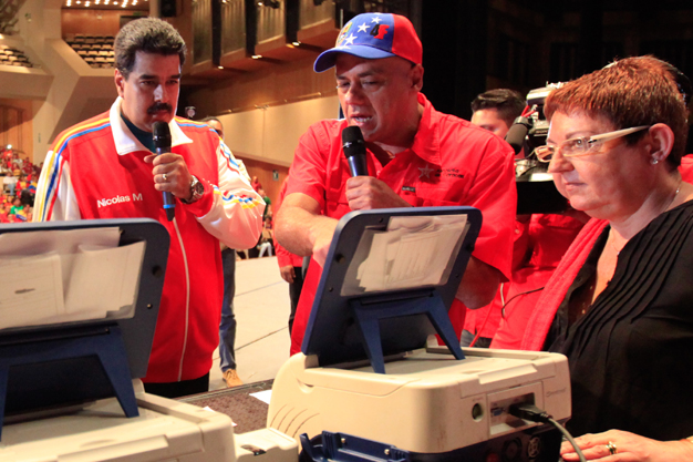 El jefe de campaña del PSUV, Jorge Rodríguez, explicó durante una transmisión de Venezolana de Televisión (VTV) las características del proceso en el que se escogerá a los abanderados que se disputarán las curules de la Asamblea Nacional el próximo 6 de diciembre.
