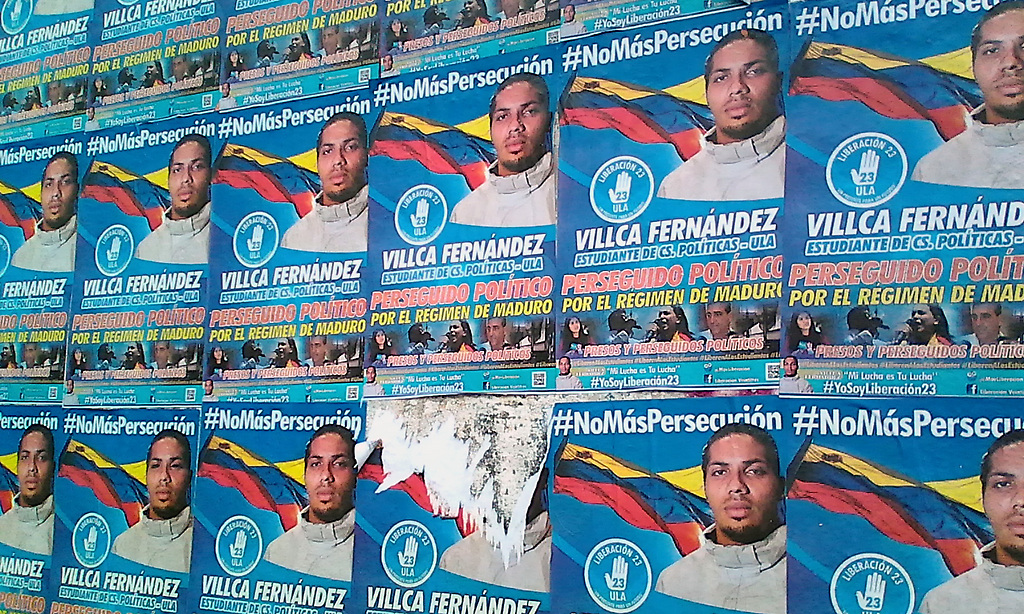 Afiches en la ciudad de Mérida, muestran al ciudadano Villca Fernández quien se encuentra solicitado por la justicia venezolana, ahora promocionado como "perseguido político"